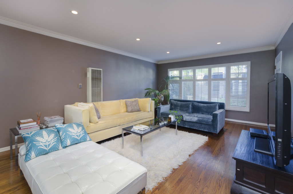 1615 North Laurel Avenue living room