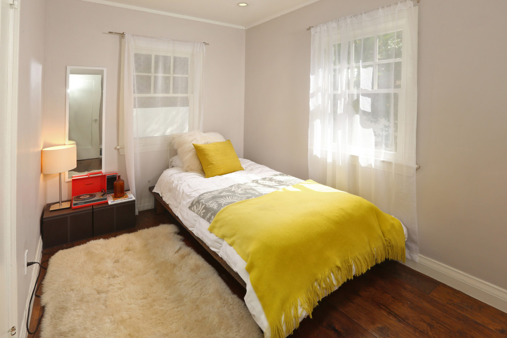 3123 Berkeley Avenue single bedroom
