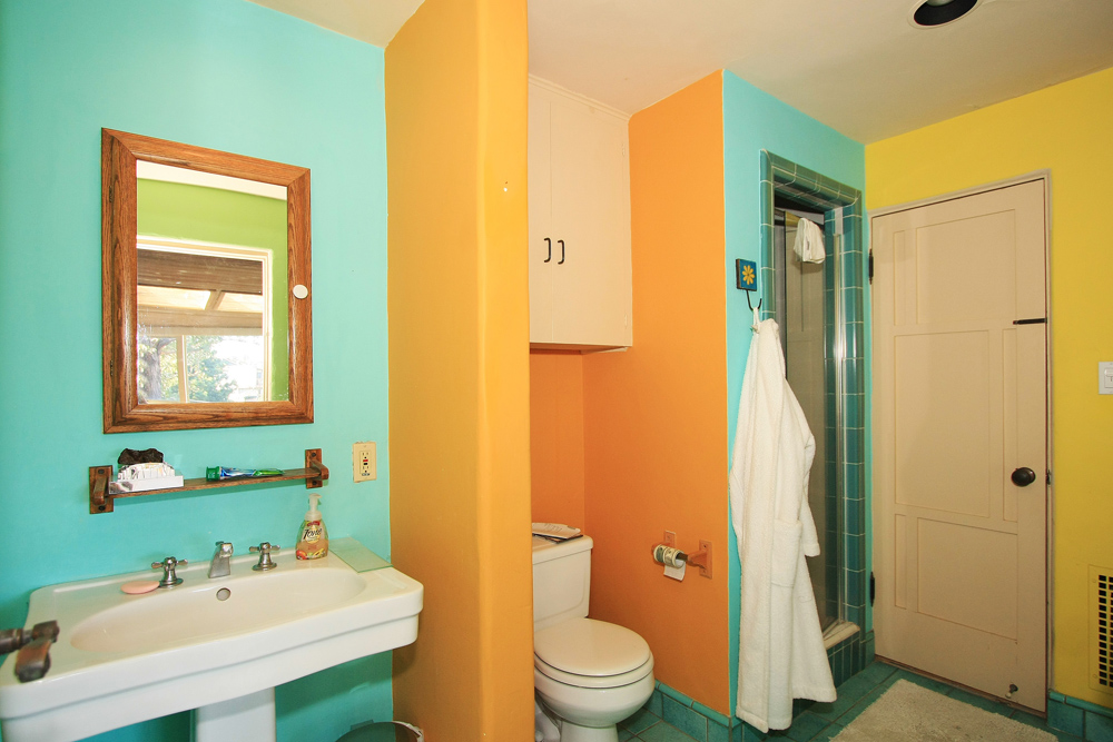 8917 Appian Way Colorful Bathroom