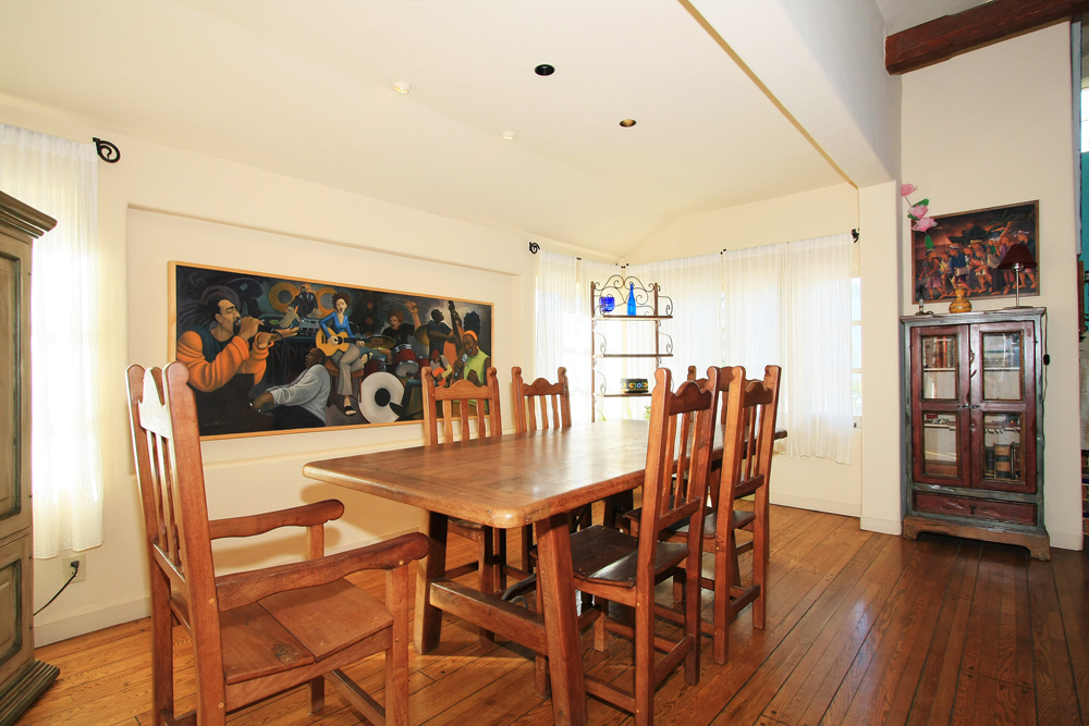 8917 Appian Way Dining Room