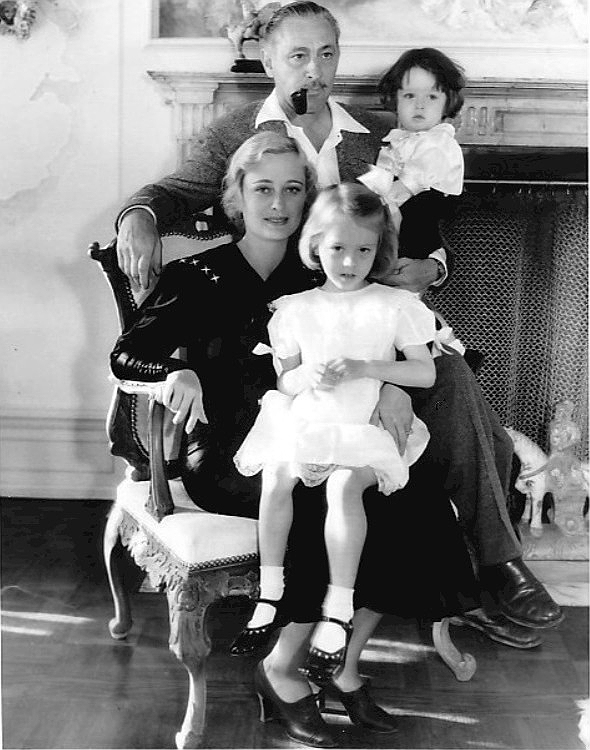 Costello and Barrymore family 1934