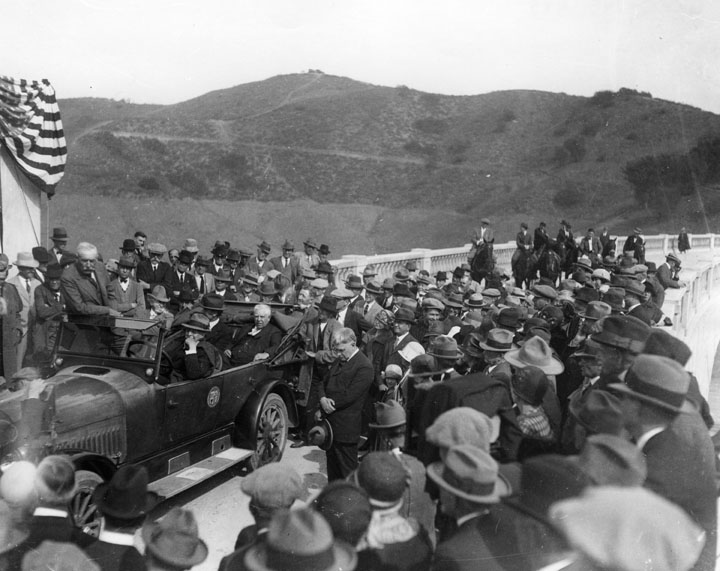 1925 - Hollywood Reservoir and Mulholland Dam during dedication ceremonies