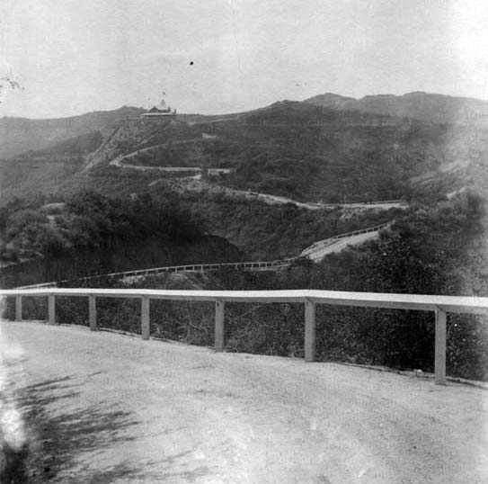 View showing the road leading up to the Lookout Mountain Inn which was built by Charles Mann to promote his Laurel Canyon properties. Courtesy waterandpower.org
