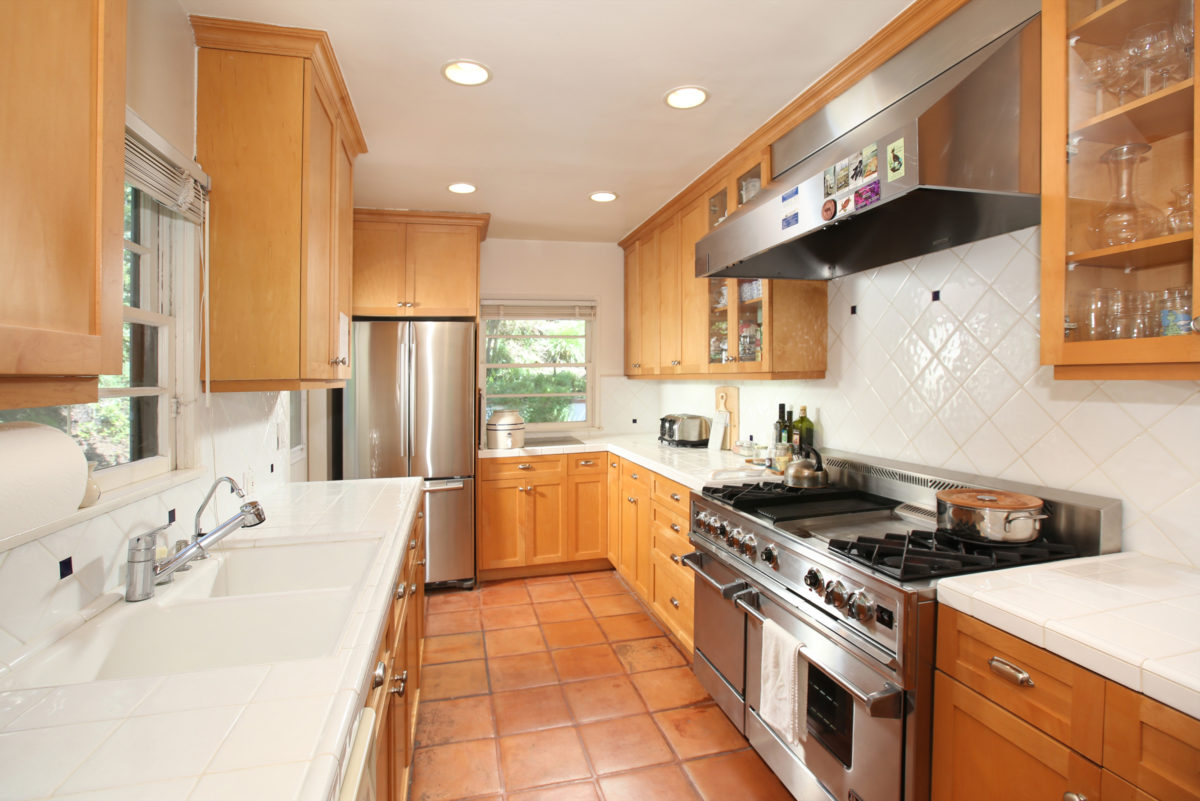 2400 Outpost Drive kitchen