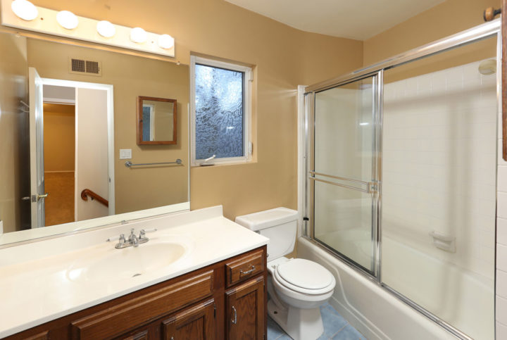8660 Allenwood Rd Bathroom Vanity