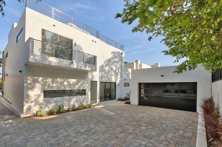 1621 N Fairfax Ave - garage and building view